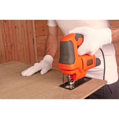 Scie sauteuse 400W - 3000 trs/min, course 18mm, lame en T, capacité de coupe bois 65mm/acier 6mm/alu 10 mm - BLACK+DECKER