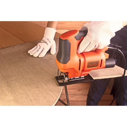Scie sauteuse 400W - 3000 trs/min, course 18mm, lame en T, capacité de coupe bois 65mm/acier 6mm/alu 10 mm - BLACK+DECKER
